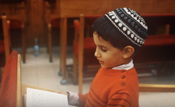 צפו: בנו של יוני גנוט באחד הקטעים המרגשים במוזיקה היהודית