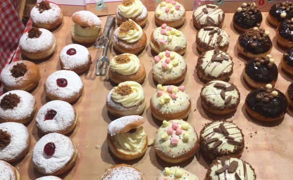 חנוכה ב'מאפה נאמן': עשרות סגנונות סופגניות בכל מילוי שתרצו