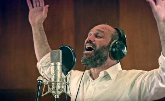 עכשיו הוא עף: יונתן רזאל כפי שמעולם לא שמעתם