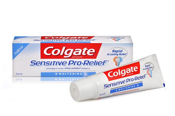 משחת שיניים המסייעת בהלבנה ובטיפול מיידי בשיניים רגישות