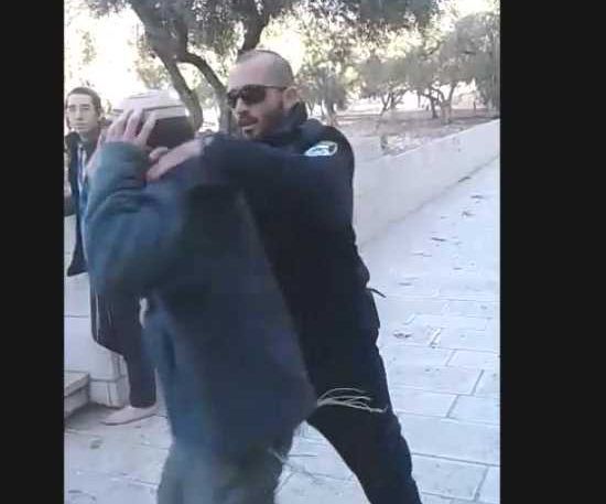 יהודי קרא שמע ישראל בהר הבית ונעצר. צפו