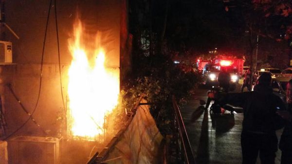 הילדה נרדמה בחדר הבוער, אביה חילץ אותה; צפו