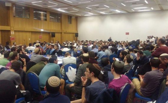 "מתפללים שהחיות תחזור לרב בכל אברי גופו"