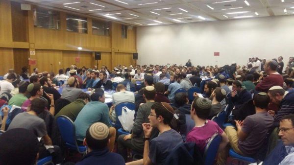 "מתפללים שהחיות תחזור לרב בכל אברי גופו"