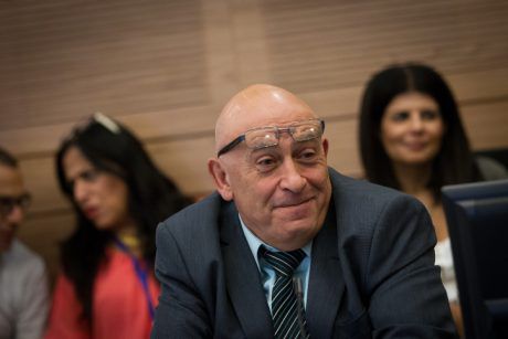 גטאס הודיע: מוותר על החסינות