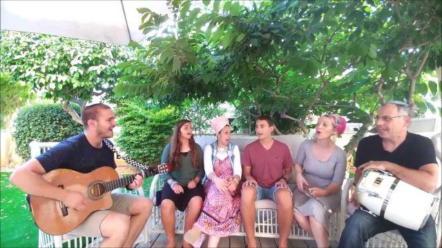 מקסים: מאש-אפ שירי חנוכה; האזינו