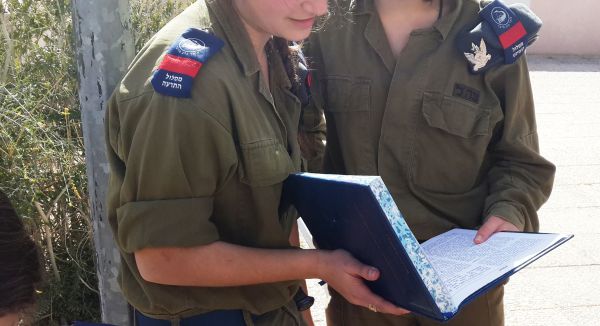 איפה צריכות לשרת בנות דתיות בצבא?