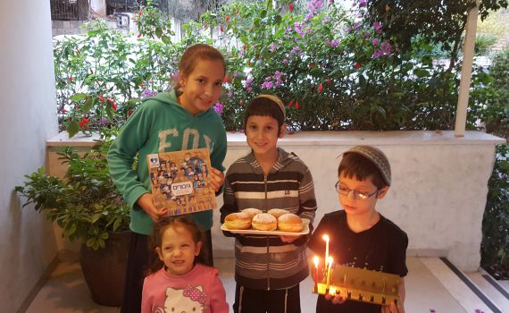 מרגש: מאירים את חנוכה לנפגעי השריפה בחיפה