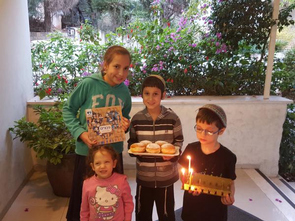 מרגש: מאירים את חנוכה לנפגעי השריפה בחיפה