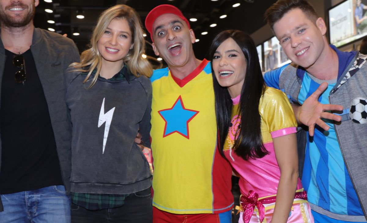 סקצ'רס מחלק כרטיסים להצגות הילדים המבוקשות בחנוכה