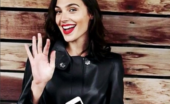 האם בוטל מינויה המכובד של גל גדות- בגלל שלבשה חשוף?