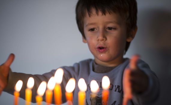 הלכות וזמני חנוכה לפי מנהגי כל העדות