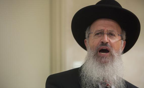 "רבנים קלי דעת שאין ביניהם לתורה מאומה"