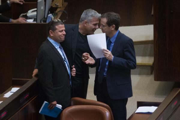 מספר שיא של מנדטים ללפיד, הרצוג בשפל חדש