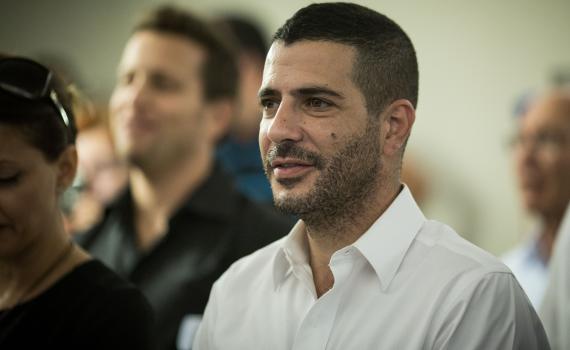 צפירת הרגעה: שרון גל נראה היום בתל אביב