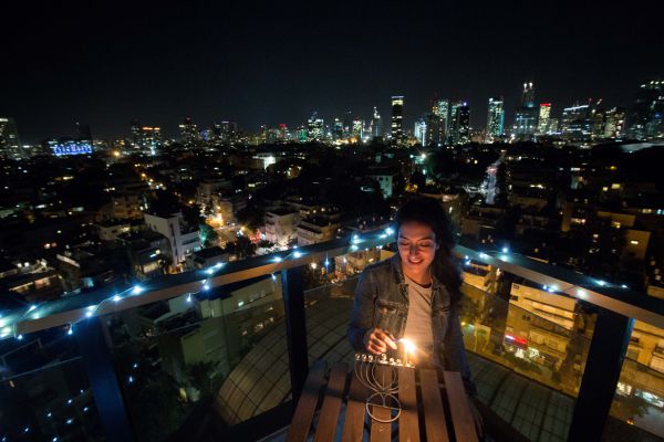 בואו להיות חנוכיית השנה של סרוגים!