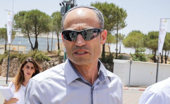 דוידי פרל התפטר: נפתח הקרב על ראשות המועצה