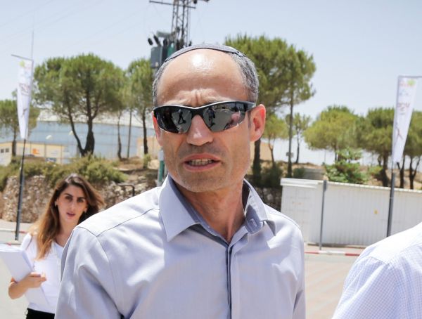 דוידי פרל התפטר: נפתח הקרב על ראשות המועצה