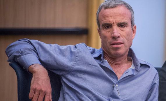 צפו: שטרן משתלח ברב יצחק יוסף "הוא לא דיין"