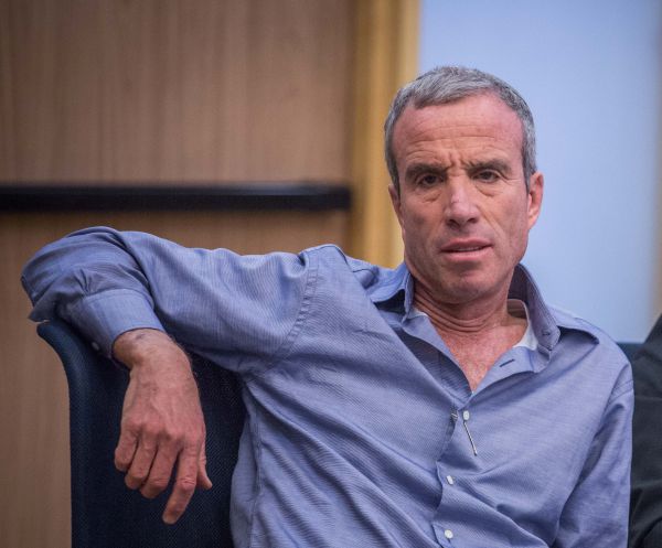 צפו: שטרן משתלח ברב יצחק יוסף "הוא לא דיין"