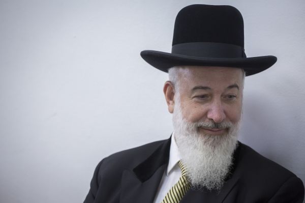 הרב מצגר יודה בהסדר טיעון מקל וילך לכלא