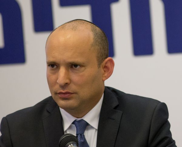 בנט: "מצפה מערוץ 10 לנקוט בצעדים"