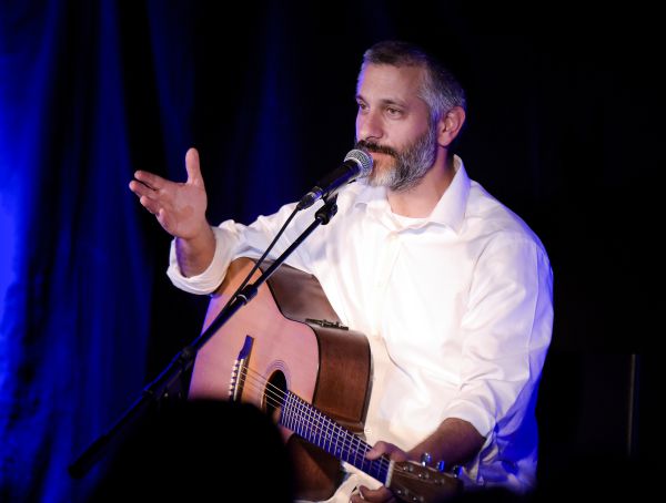 צעד ההתחזקות החדש של אביתר בנאי