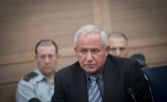 "שני עבריינים": לאחר שהותקף- דיכטר משיב אש