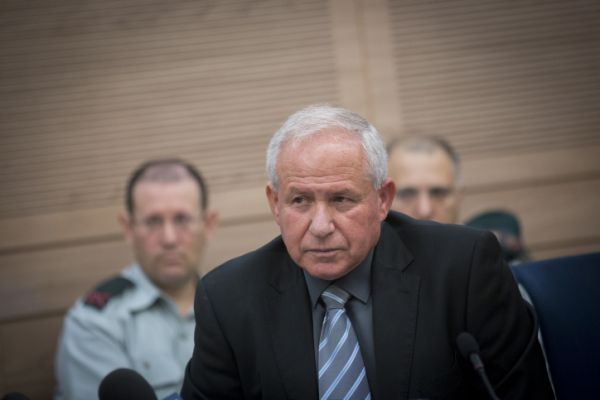 "שני עבריינים": לאחר שהותקף- דיכטר משיב אש