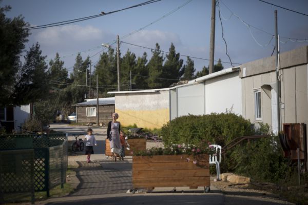 "מנסים לדחוס חיים של קהילה שלמה לגטו"
