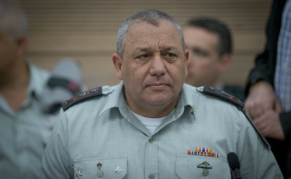 סערת שילוב הלוחמות: אייזנקוט עונה לרבנים