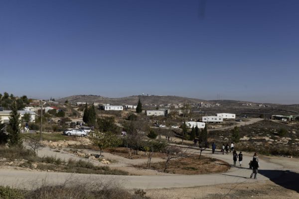 הרב אבינר: עמונה- שרשרת מושחתת של גנבים