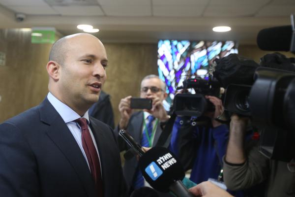 בנט עוקץ את נתניהו: "הגענו לסוף עונת החיקויים"