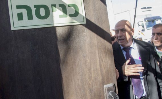 דרמה בפרשת גטאס • הח"כ הודה: הברחתי טלפונים