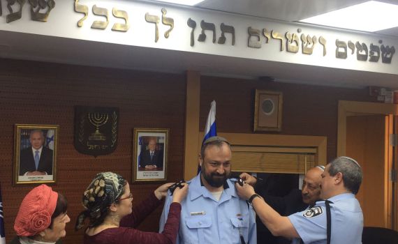 רב המשטרה הרב רמי ברכיהו, מקבל דרגות נצ"מ