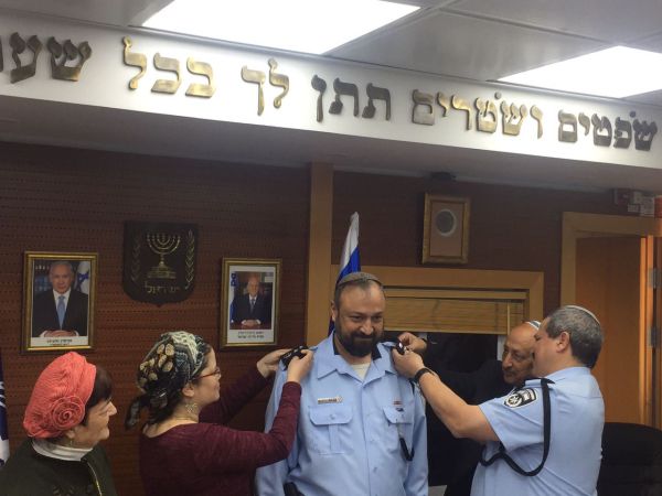רב המשטרה הרב רמי ברכיהו, מקבל דרגות נצ"מ