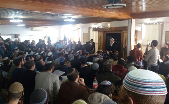 "הייתי שם, תגידו מילה טובה לנוער שבא לעמונה"