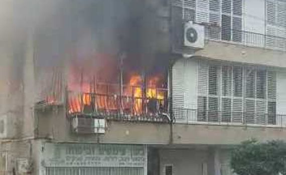 דירה עלתה באש בבת ים. ששה נפגעים באורח קל