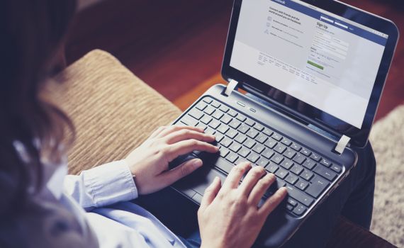 ישראלית בת 12 תובעת את פייסבוק