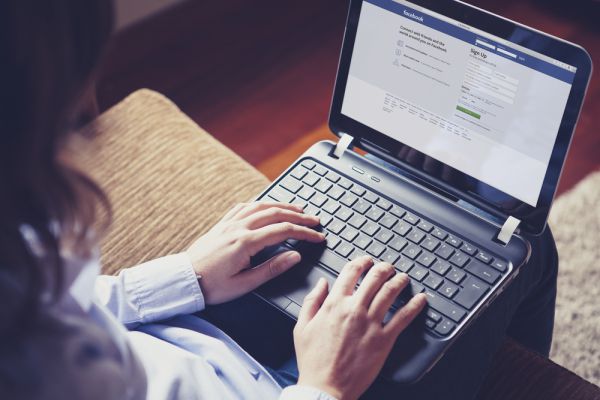 ישראלית בת 12 תובעת את פייסבוק