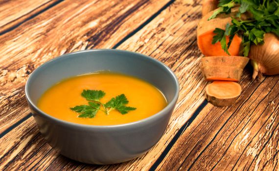 כתום עולה: מתכון למרק בטטה מוקרם