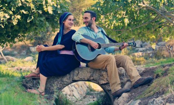 מופע בגולה: יונינה – להרגיש את הקולות