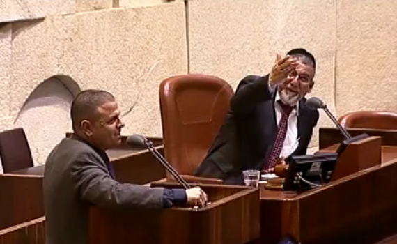 צפו: איתן כבל הותקל והתבקש להגיד דבר תורה