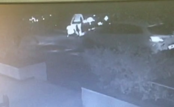 צפו: עובד הנקיון תועד גונב מליונים ממקום העבודה