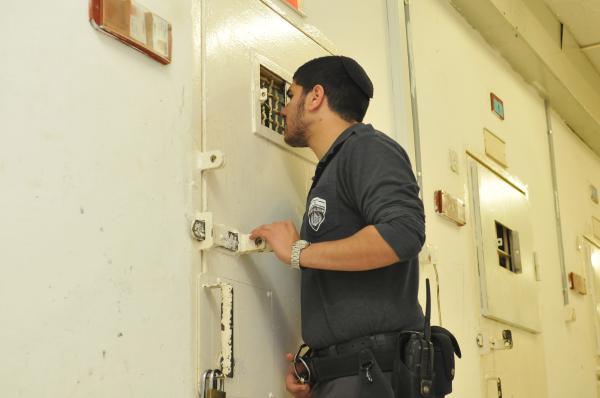 חושף פרשת סרסור הסוהרות: "שב"ס מטייחים"