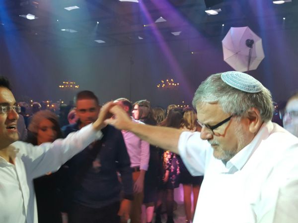 עופר חדד התחתן: מי האמנים שהופקדו על החלק האמנותי?