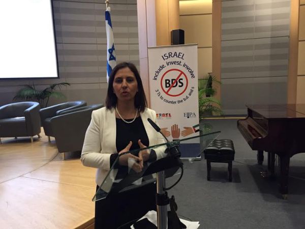 "כנראה שאם חוזרים על שקר במשך שנים אנשים מאמינים לו"