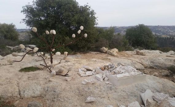 פשע שנאה: מחבלים השחיתו אנדרטה בגוש עציון