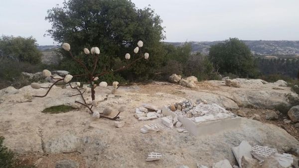 פשע שנאה: מחבלים השחיתו אנדרטה בגוש עציון