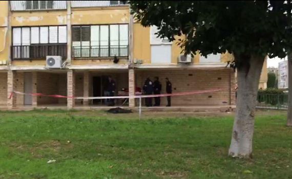 חשד: רצחה את בנה וקפצה מקומה שישית